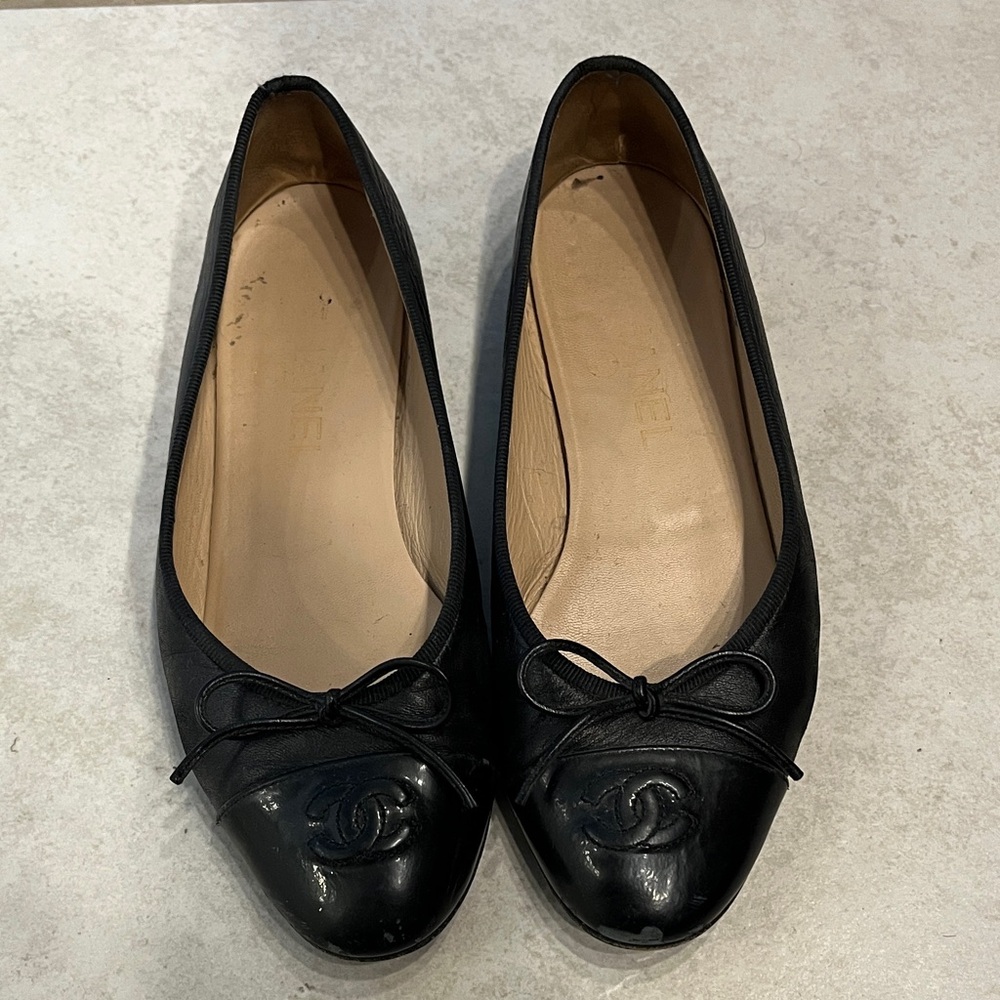 CHANEL Black Leather Loafers with Bow